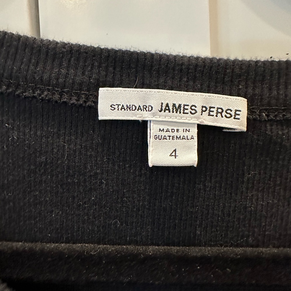James perse cotton tank never worn. Size 4 is extra large